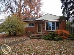 32535 Birkshire St, Saint Clair Shores, MI