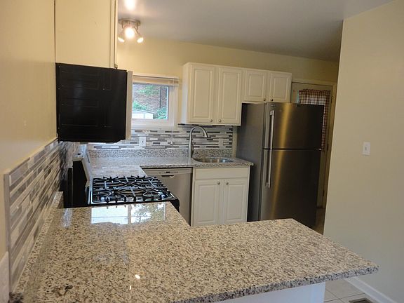 2nd image of 981 Kramer Ave #981