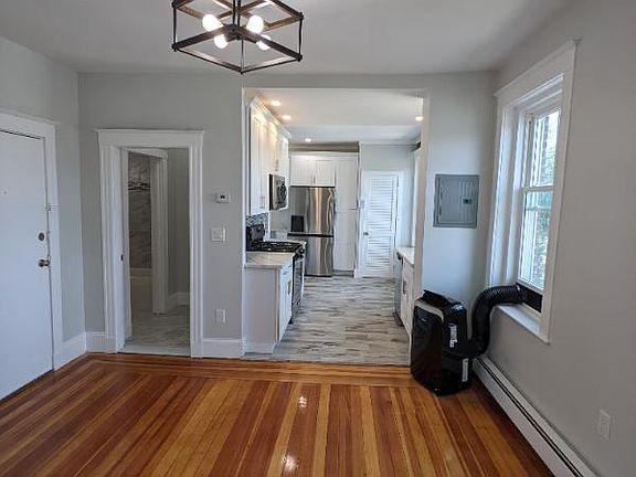 3rd image of 48 Essex St APT 10
