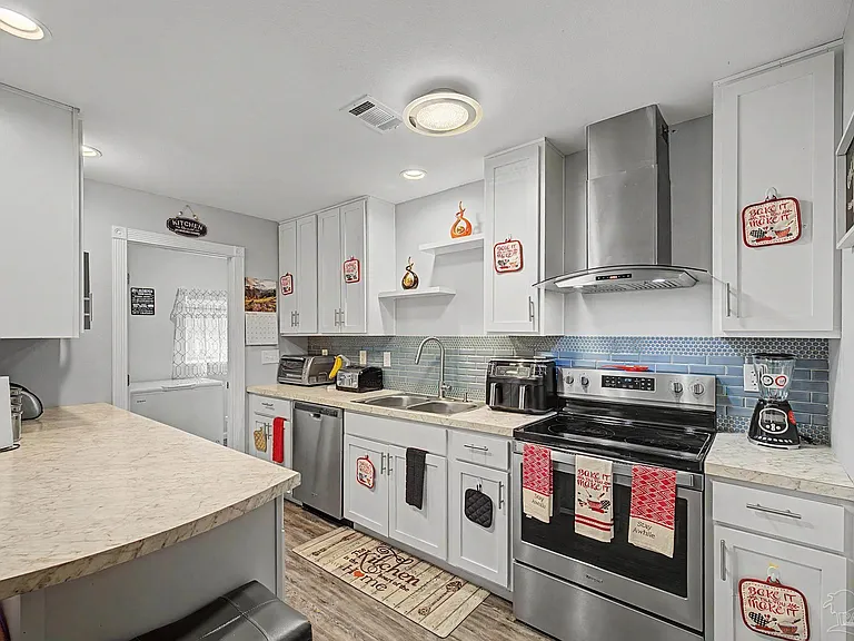 5706 Ventura Ln — Photo 10