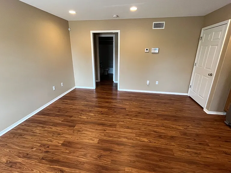 808 S Knoxville Ave — Photo 2
