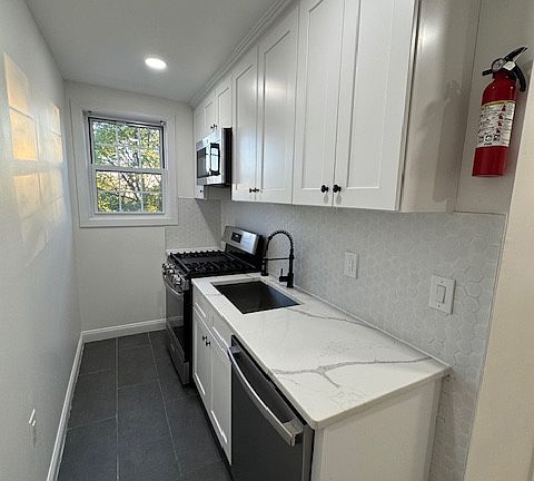 3rd image of 254 Franklin Ave APT 2