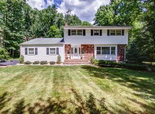 8 Country Ln, Edison, NJ 08820