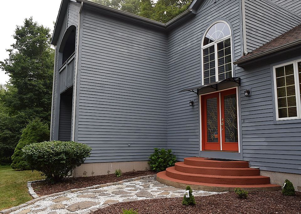2nd image of 492 Bolton Rd