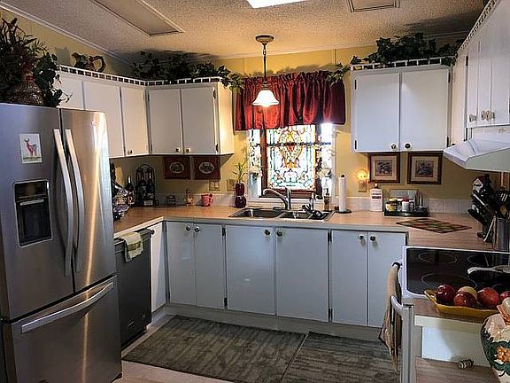 4th image of 103 Winterberry Ave