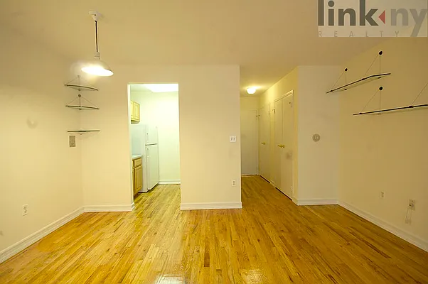 Rented by Link NY Realty | media 21