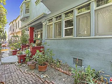 5th image of 230 N Bonnie Brae St #1/2