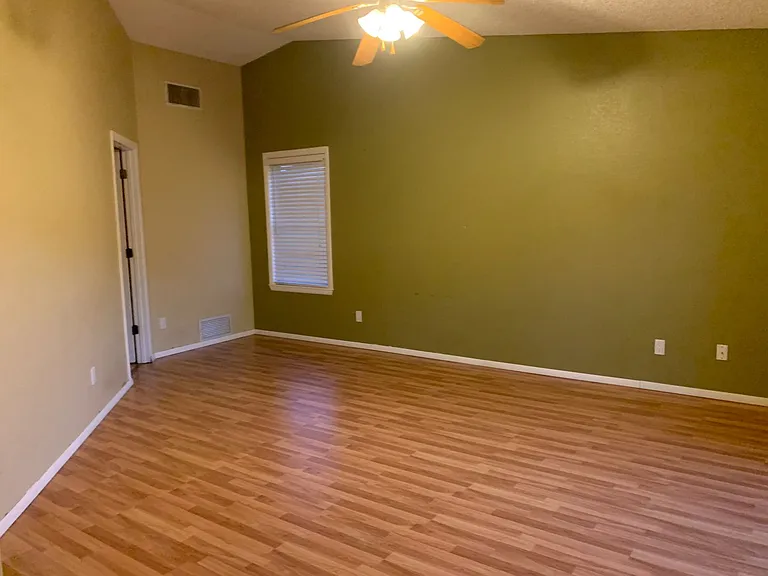 2220 Iris Dr — Photo 9