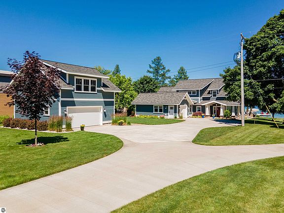 4th image of 301 Green Acres Ln