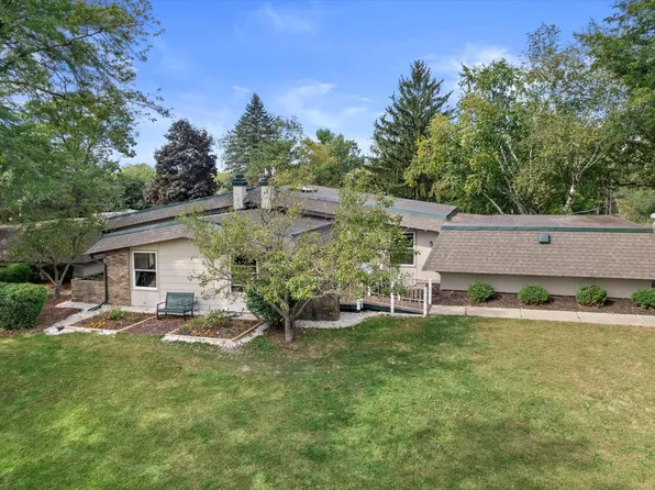 108 East Oak Crest LANE #110, Wales, WI 53183