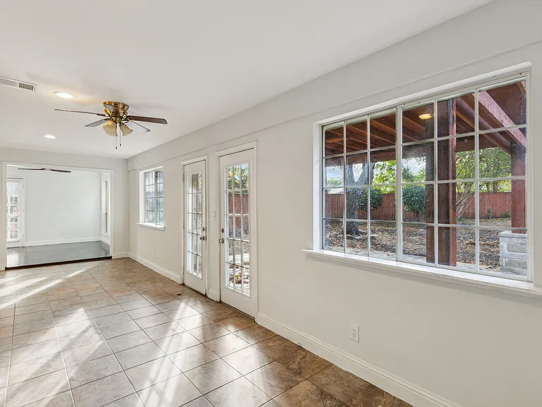 3805 Covinton Ln — Photo 10