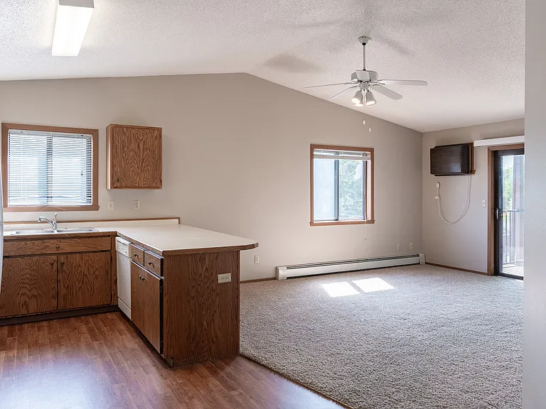 Fargo, ND Rosegate Apartments | 21A | Living and Kitchen