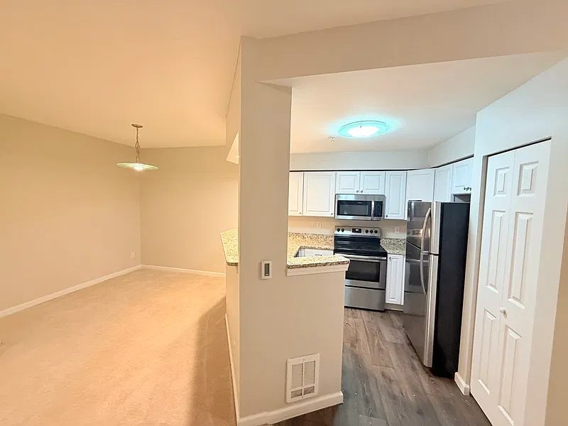1 bed, 1.0 bath, 740 sqft, $1,900 — Photo 4