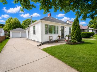 907 Cooper St, Dixon, IL 61021