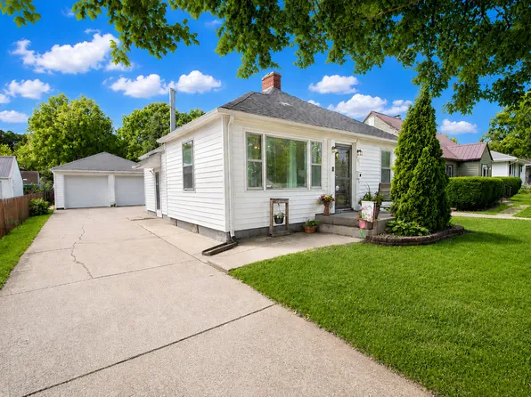 907 Cooper St, Dixon, IL 61021