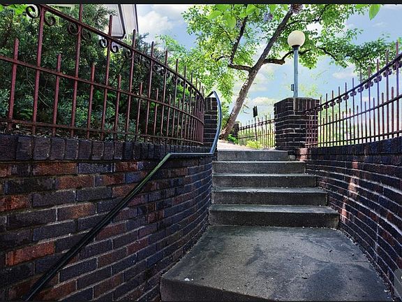4th image of 145 Melbourne Ave SE