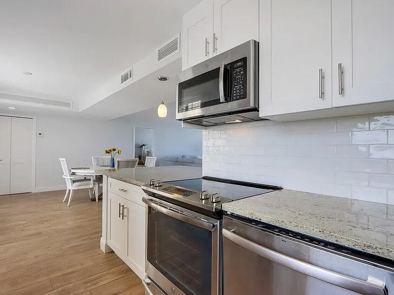 130 Lakeshore Dr #923 — Photo 9