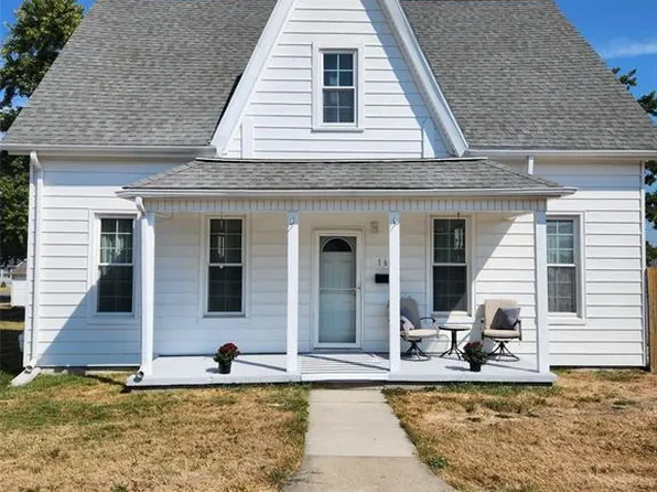 163 W Walnut St, Nashville, IL 62263