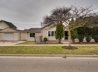 760 E Benton St, Aurora, IL 60505