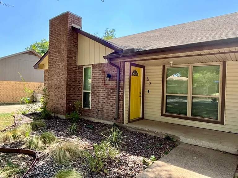 3013 Clover Ln — Photo 3