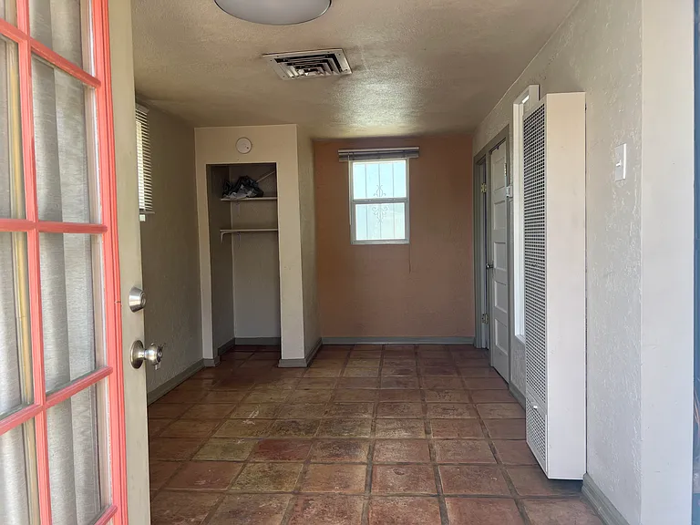 403 Columbia Dr SE — Photo 6