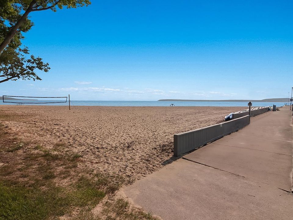 776 N Yacht Club Dr UNIT 4, Suttons Bay, MI 49682 Zillow