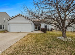 687 Hickory Pine Dr, New Whiteland, IN 46184