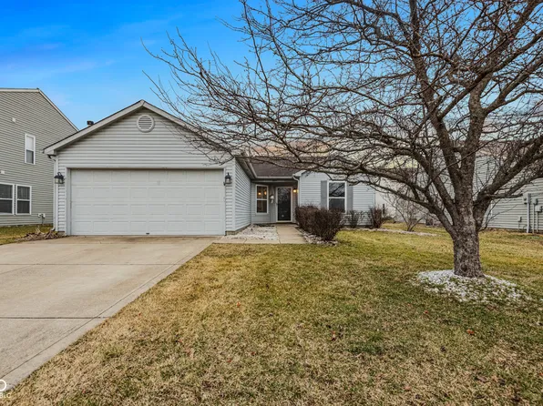 687 Hickory Pine Dr, New Whiteland, IN 46184