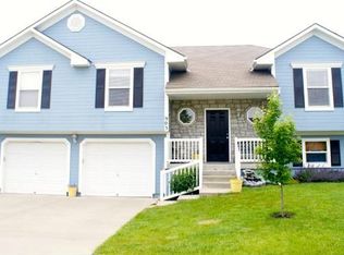 903 SW Bobcat St, Oak Grove, MO 64075