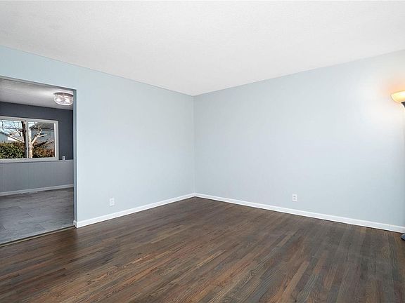 5th image of 2884 Beechwood Ln