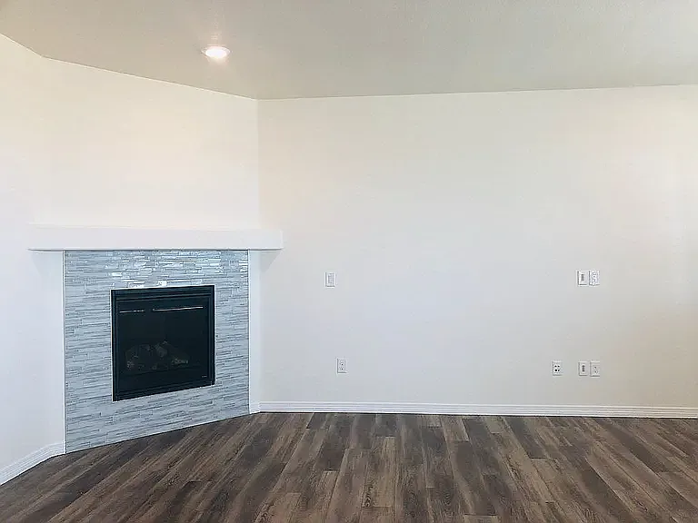14922 Chicago St — Photo 3