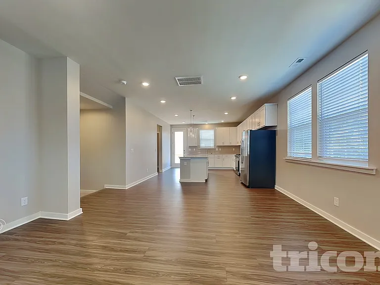 13869 Hill St — Photo 3