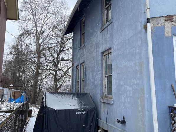 9 4th ST, Beech Bottom, WV 26030