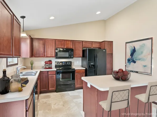 1015 Fox Xing, Nya, MN 55397