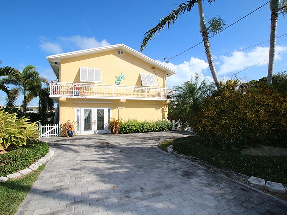 2nd image of 172 N Coconut Palm Blvd
