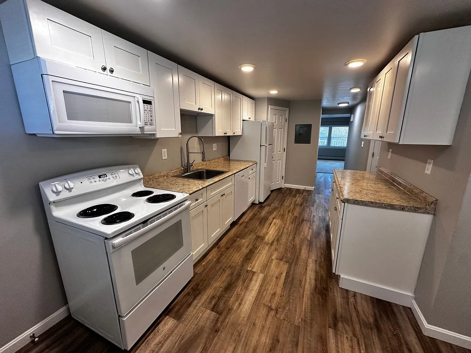 2 bed, 1.0 bath, $2,000 — Photo 2