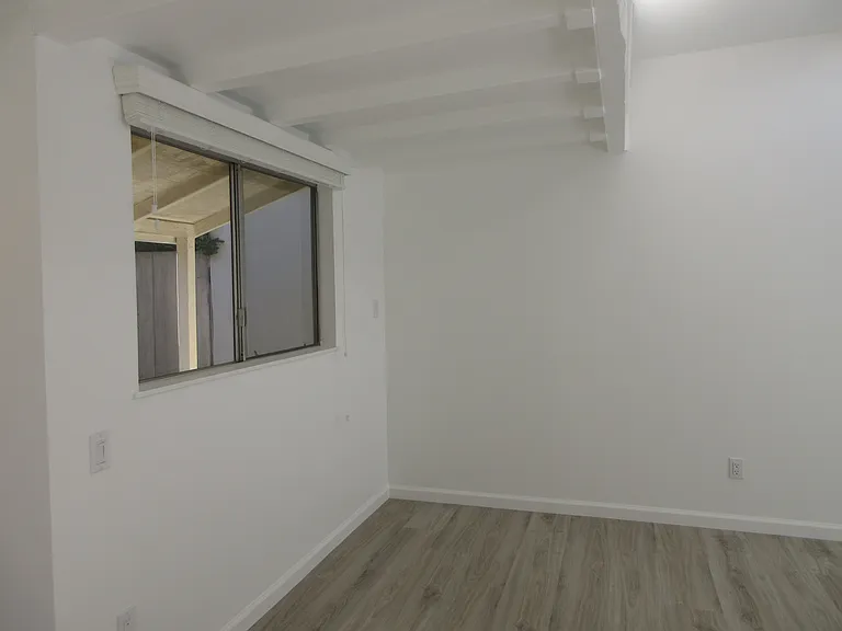 San Leandro Ln — Photo 12