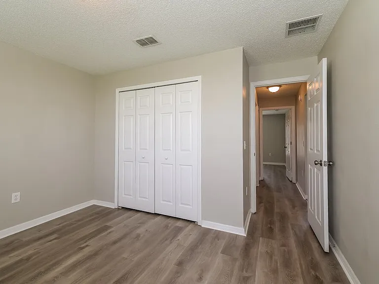 1140 Chesterfield Ct — Photo 13