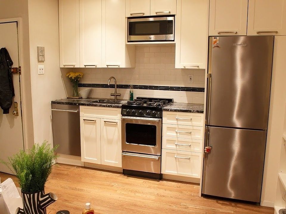 1st image of 347 W 44th St APT 3RE