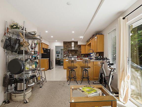 5th image of 32751 Charnley Ave