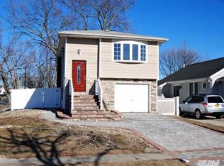 71 Doges Promenade, Lindenhurst, NY 11757