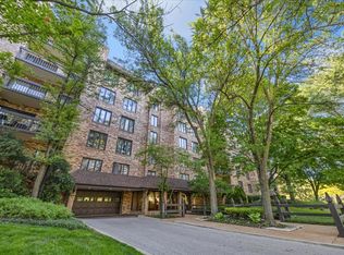1800 Mission Hills Rd APT 112, Northbrook, IL 60062
