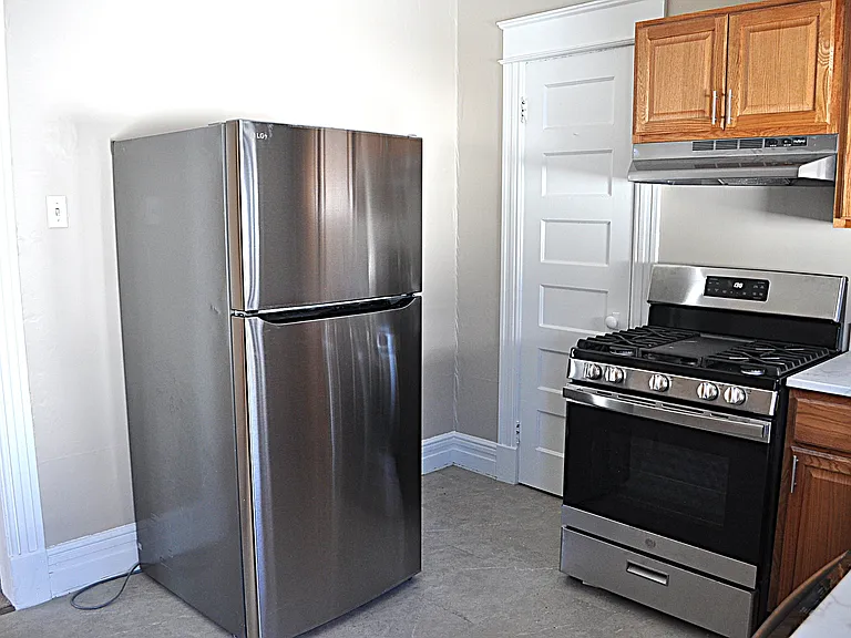 44 N Pine Ave #2F — Photo 8
