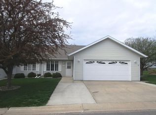 110 Orchard Manor Dr SE, Plainview, MN 55964