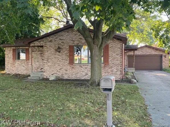 558 Myrtlewood St, Marysville, MI 48040