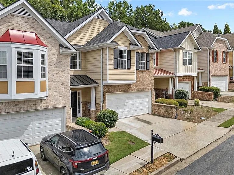 386 Creek Manor Way — Photo 2