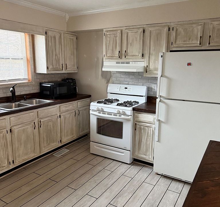 2nd image of 800 Lakeview Ave
