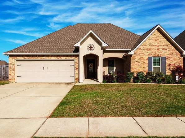 324 Camelback Dr, Bossier City, LA 71111