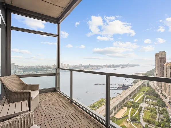 60 Riverside Boulevard image 18 of 20