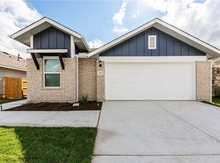 313 Rimrock Ct, Smithville, TX 78602